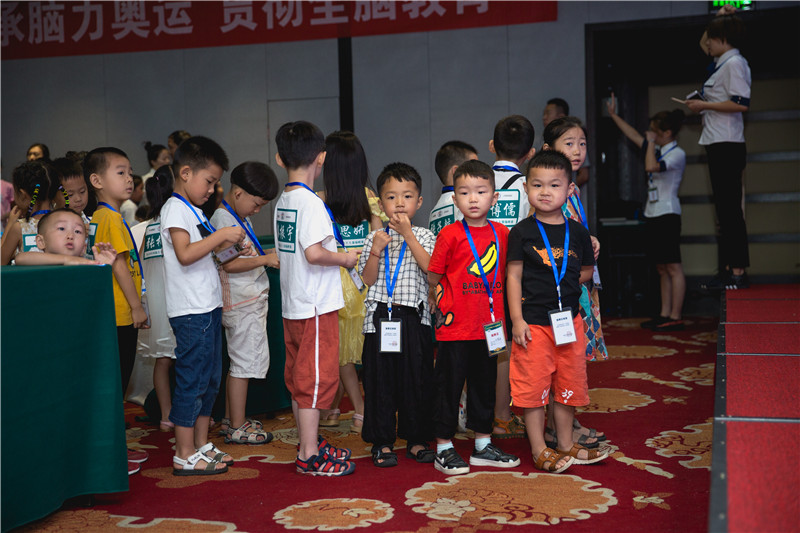 中國腦力王分賽區的選手們準備入場考試